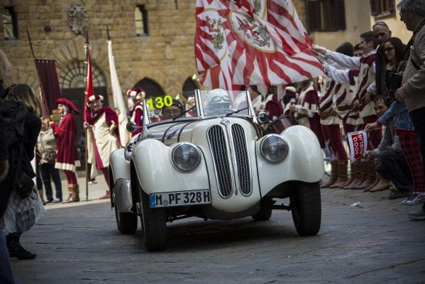 P90151036_lowRes_bmw-at-mille-miglia-