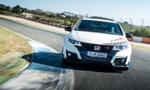 73924_Honda_Civic_Type_R_sets_new_benchmark_time_at_Estoril_with_WTCC_safety