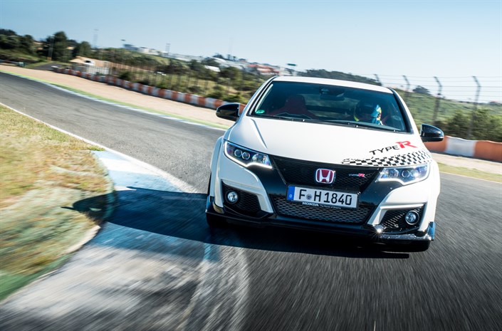 73924_Honda_Civic_Type_R_sets_new_benchmark_time_at_Estoril_with_WTCC_safety