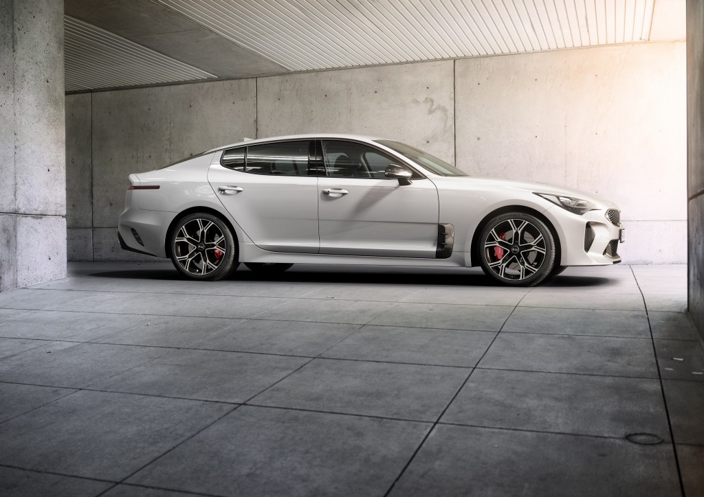 Kia Stinger_LOOK_2