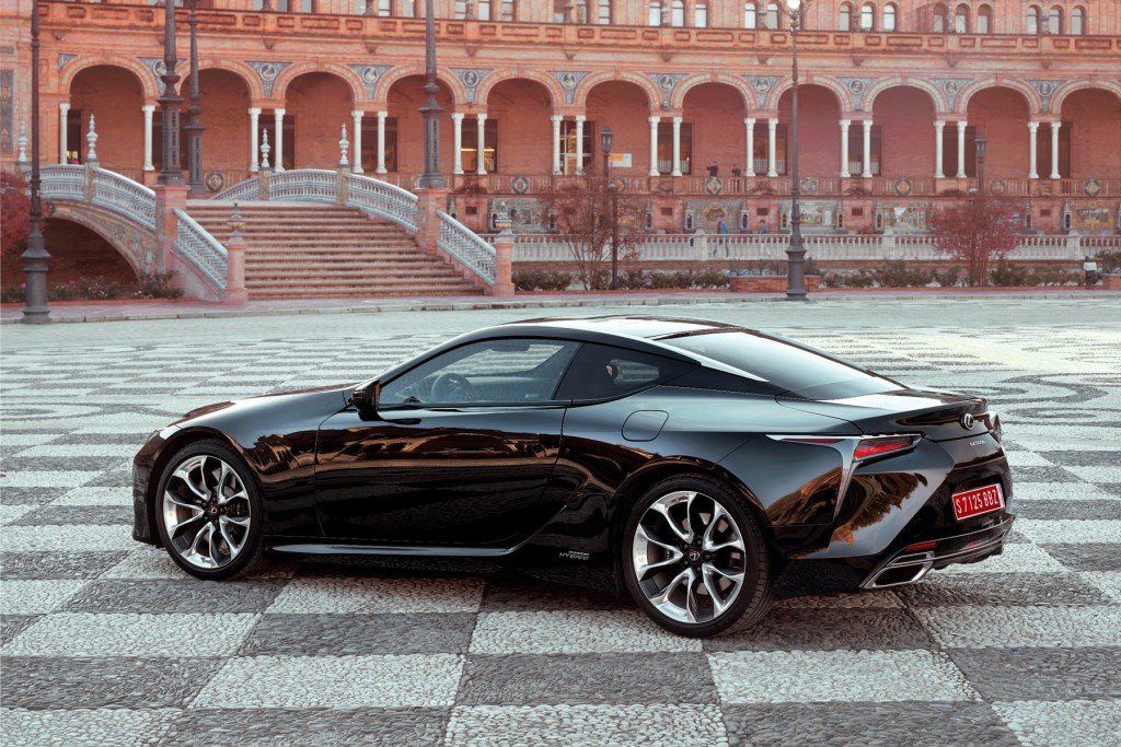 2016-lexus-lc500h-static-2