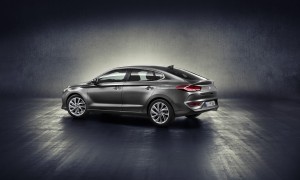 hyundai-i30-fastback-1_01