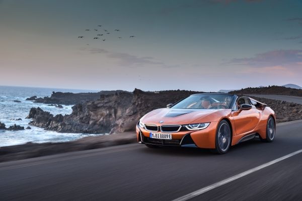 P90285377_lowRes_the-new-bmw-i8-roads