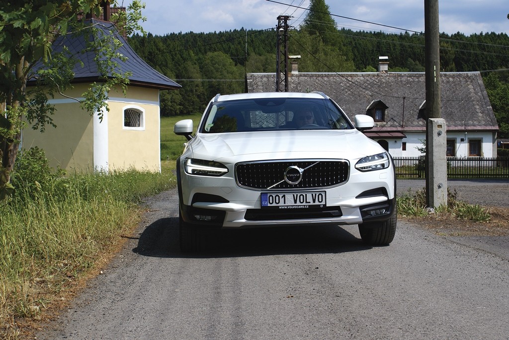 Volvo V90 cross c (4)