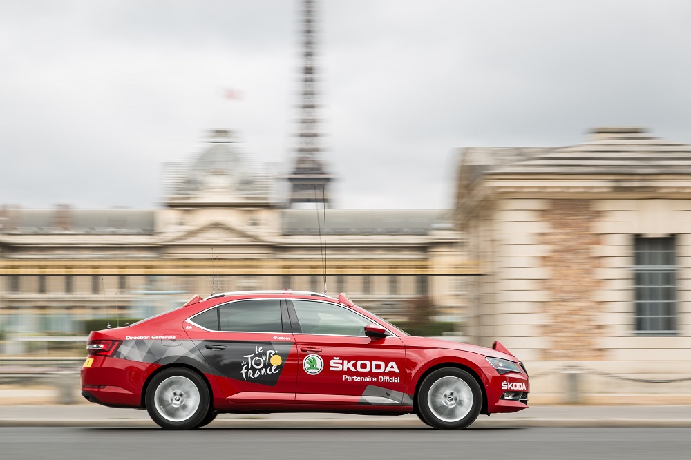 SKODA-Superb-is-Red-Car-in-Tour-de-France-2015-1