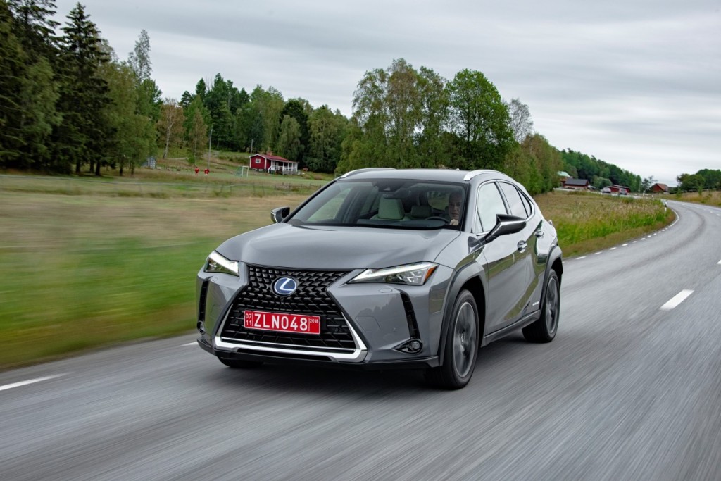 lexus_ux250h_101_2