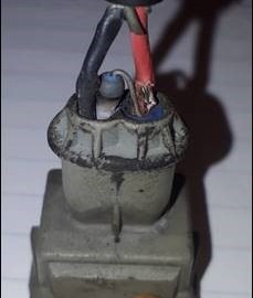 Nainstalovaný resistor do konektoru způsobující zkreslení měřené veličiny, tuv