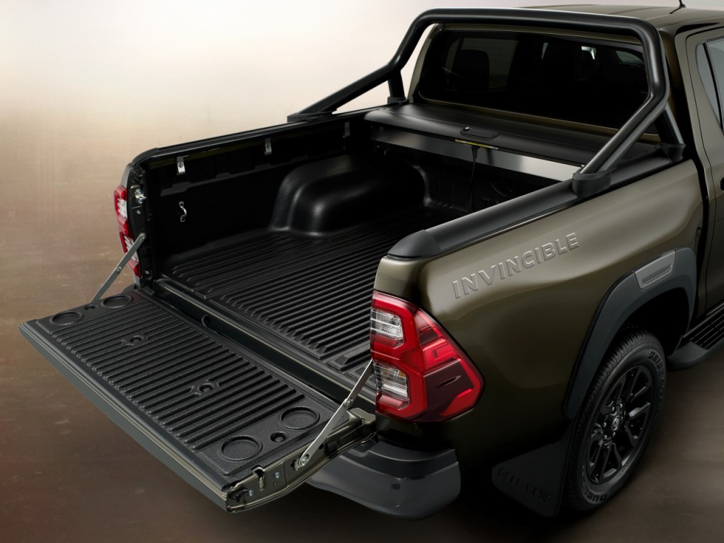 HILUX_detail_roll_desk_4a_all_open