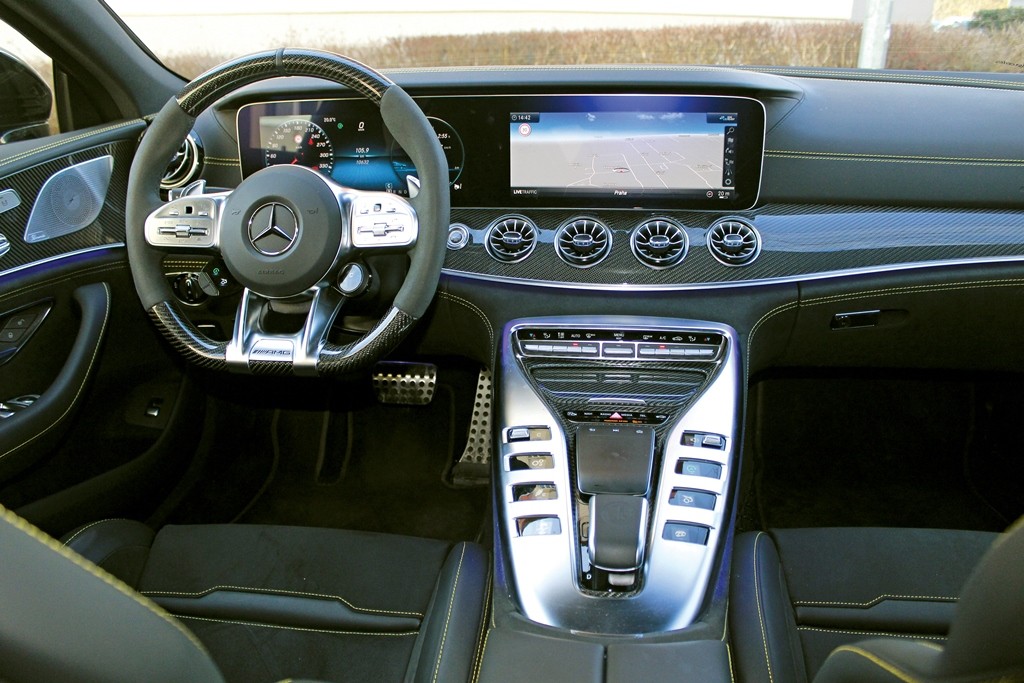 Mercedes GT interier velka