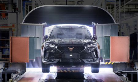 CUPRA-boosts-electrification-and-starts-production-of-the-Formentor-e-HYBRID_01_small