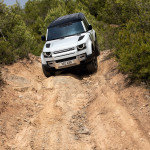 DEF_110_PHEV_OFF_ROAD_140721_04