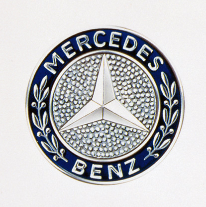 5. November 1921: Der Stern im Ring wird zum weltweit bekannten Markenzeichen5 November 1921: The star in the ring becomes a globally known trademark