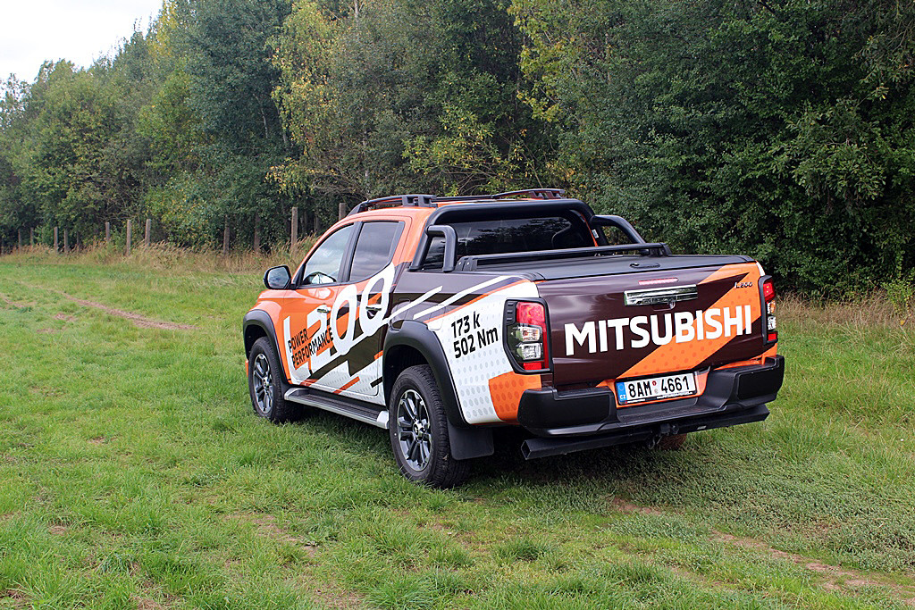 Mitsubishi L200 (7)