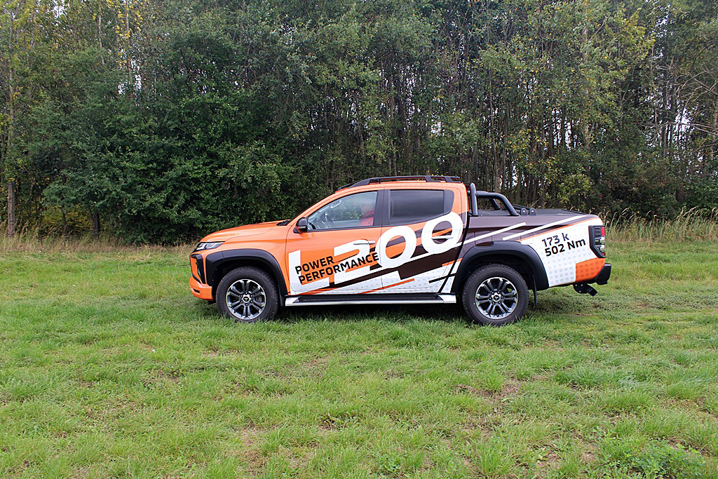 Mitsubishi L200 (8)