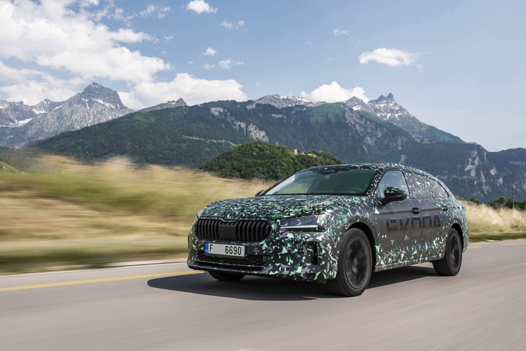 5_covered_skoda_superb_2c720543-1920x1282