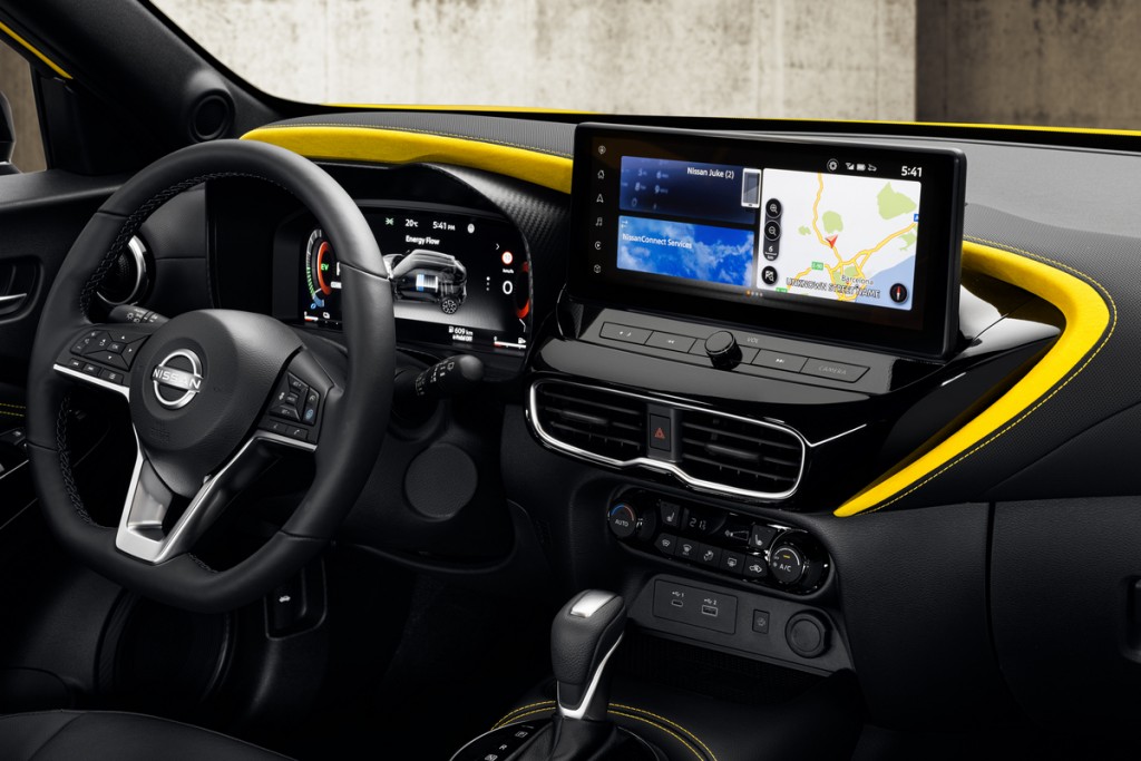 JUKE MC 2024 - interior_ iconic yellow body color - N-Sport - dashboard detail