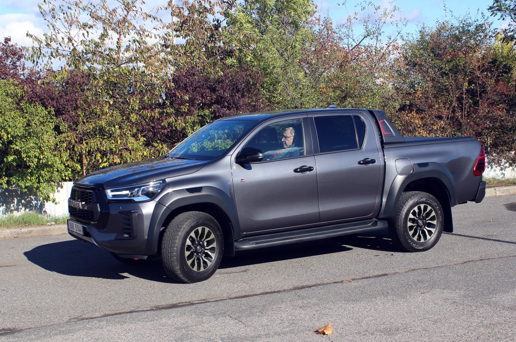 Toyota Hilux GR (11)