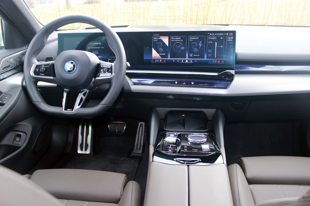 BMW i5 (2)