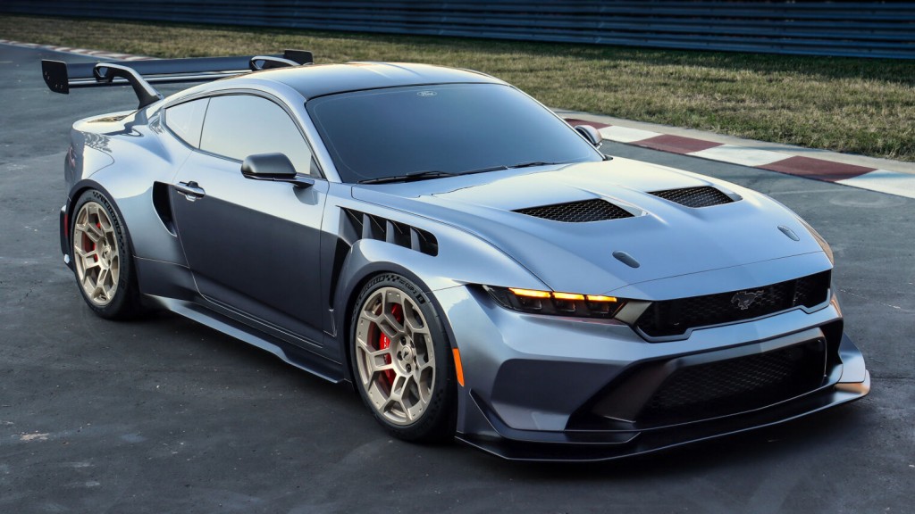 Mustang GTD on Track 4 (1)
