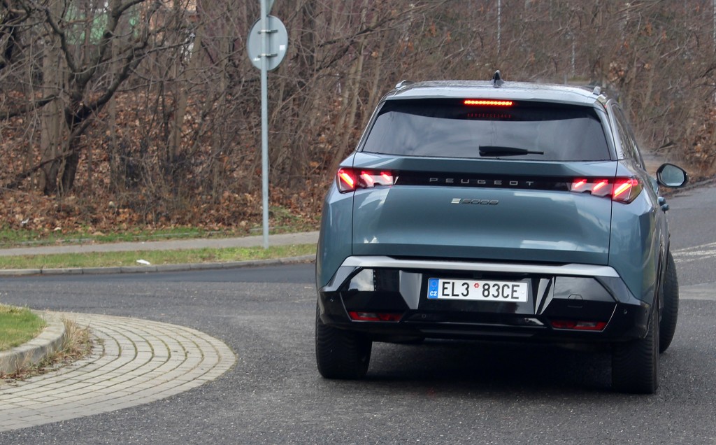 Peugeot 5008 elektrický (4)