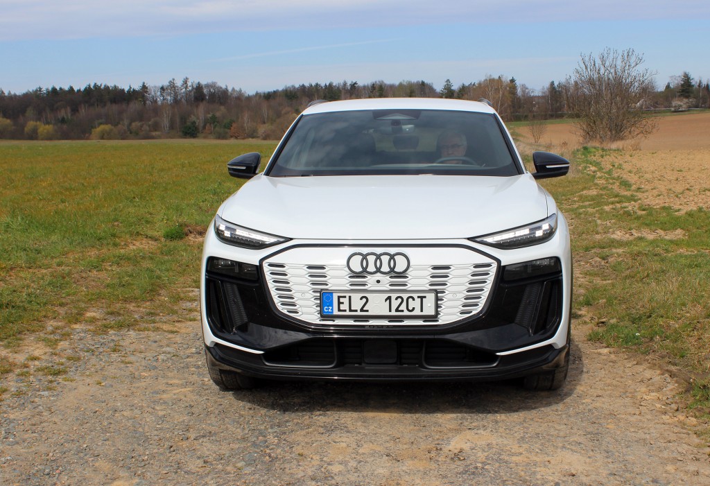 Audi Q6 etron (2)