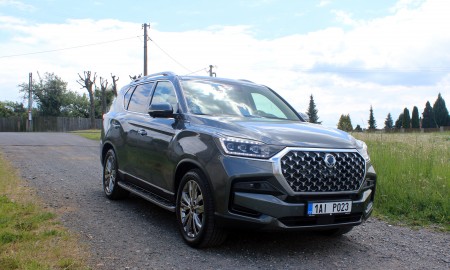 Ssangyong rexton (1)