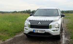 Mitsubishi Outlander (1)