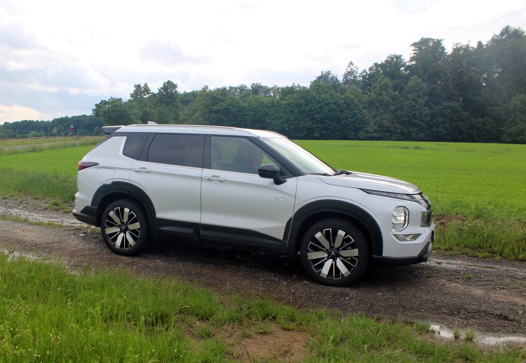 Mitsubishi Outlander (2)